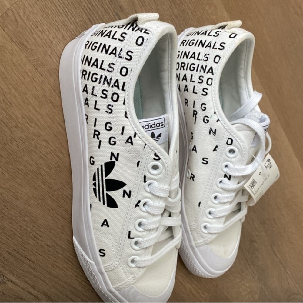 NWT Adidas Nizza Trefoil. Womens US 6.5 (fits like 7/7.5)…EU 38… UK 5